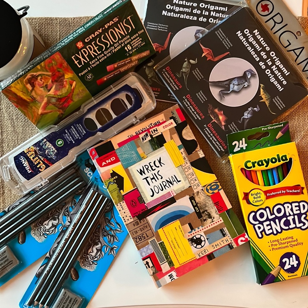 BRAND NEW 50% OFF ART SUPPLIES BUNDLE